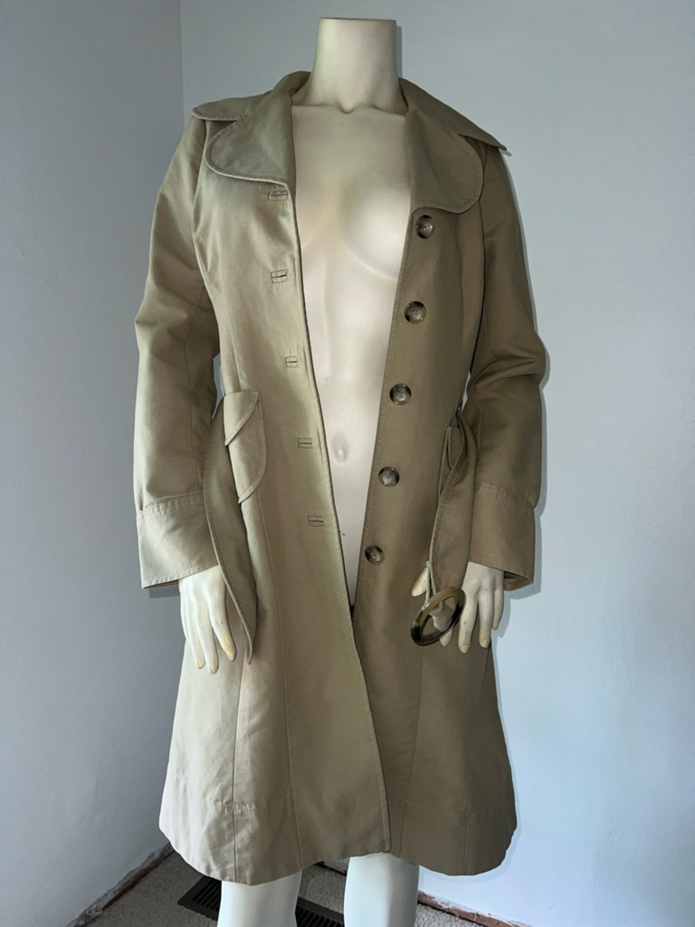 Anthropologie Sitwell Beige Single-Breasted Trench Belted Coat. Size 6.